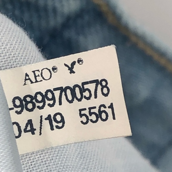 American Eagle 2 High Waisted Denim Mom Shorts distressed 5561 0382 - Picture 8 of 10